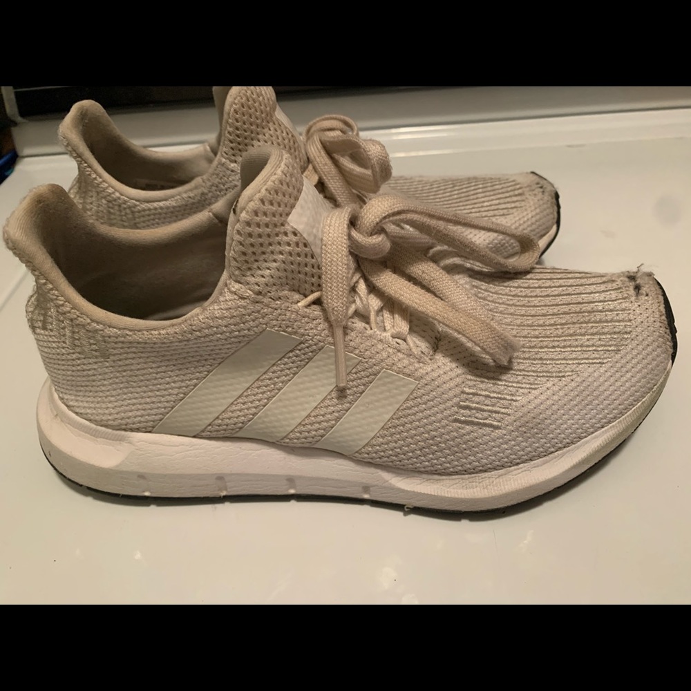 Adidas swift run white - kids size 4 = women 5.5/6